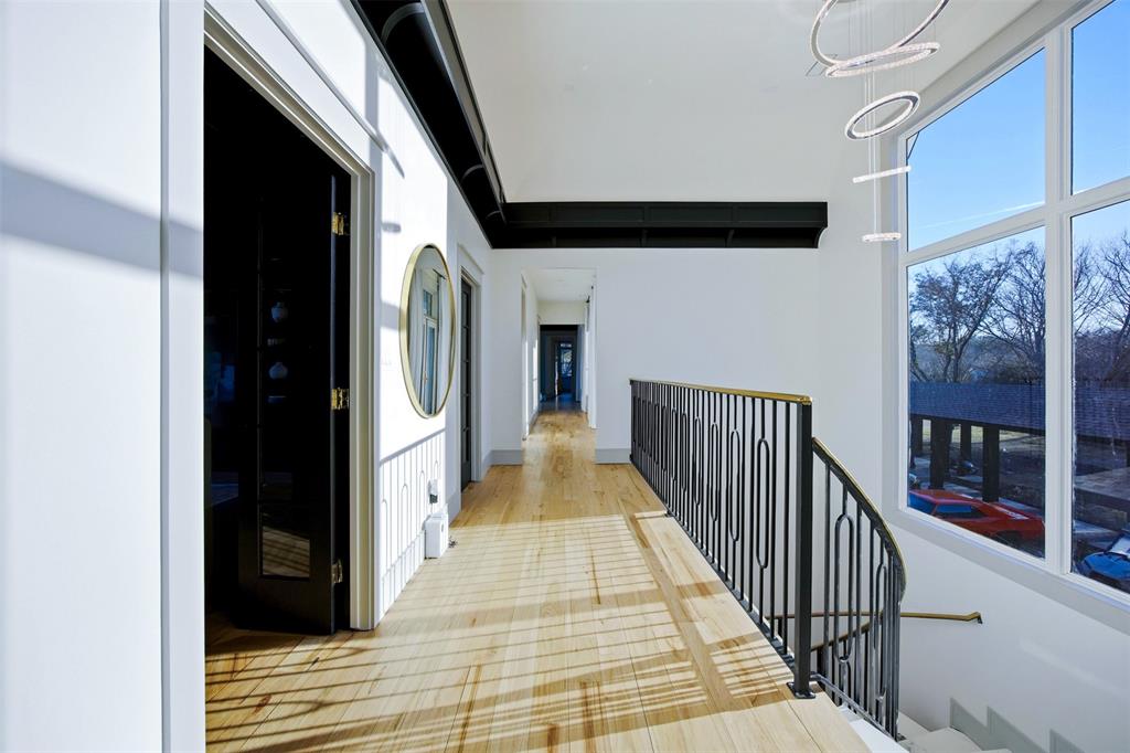 1000 West Wintergreen Road DeSoto, TX 75115 - Photo 24 of 40 a view of gallery with wooden floor