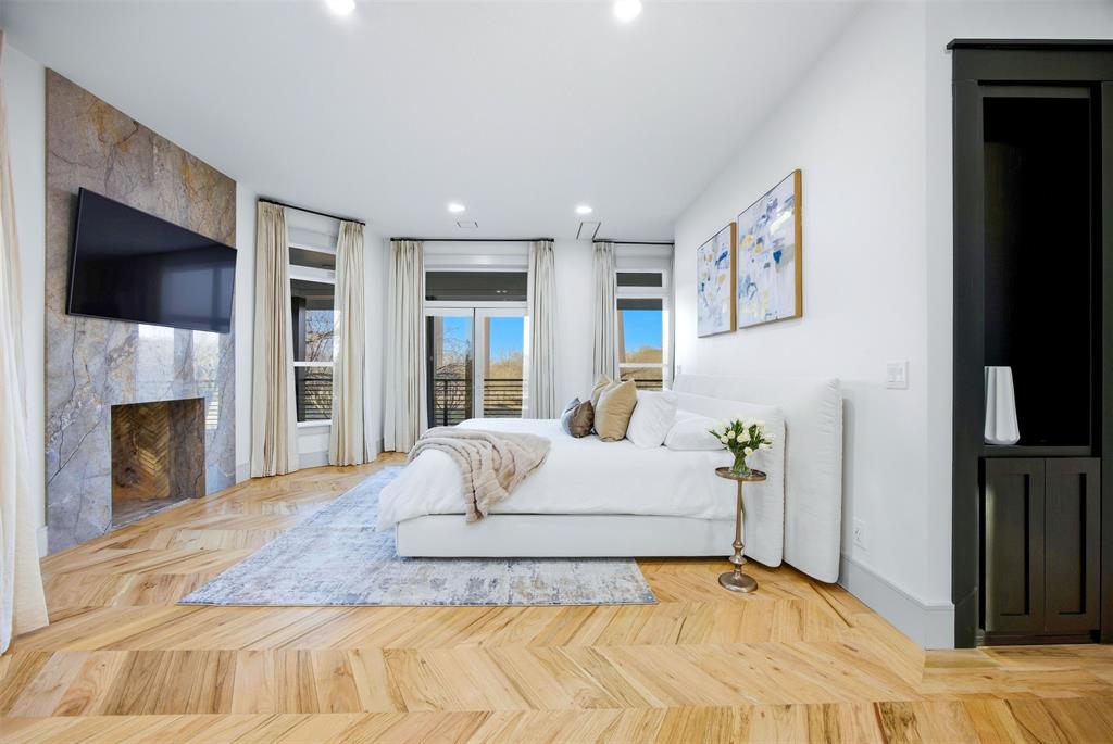 1000 West Wintergreen Road DeSoto, TX 75115 - Photo 27 of 40 a spacious bedroom with a bed and a flat screen tv