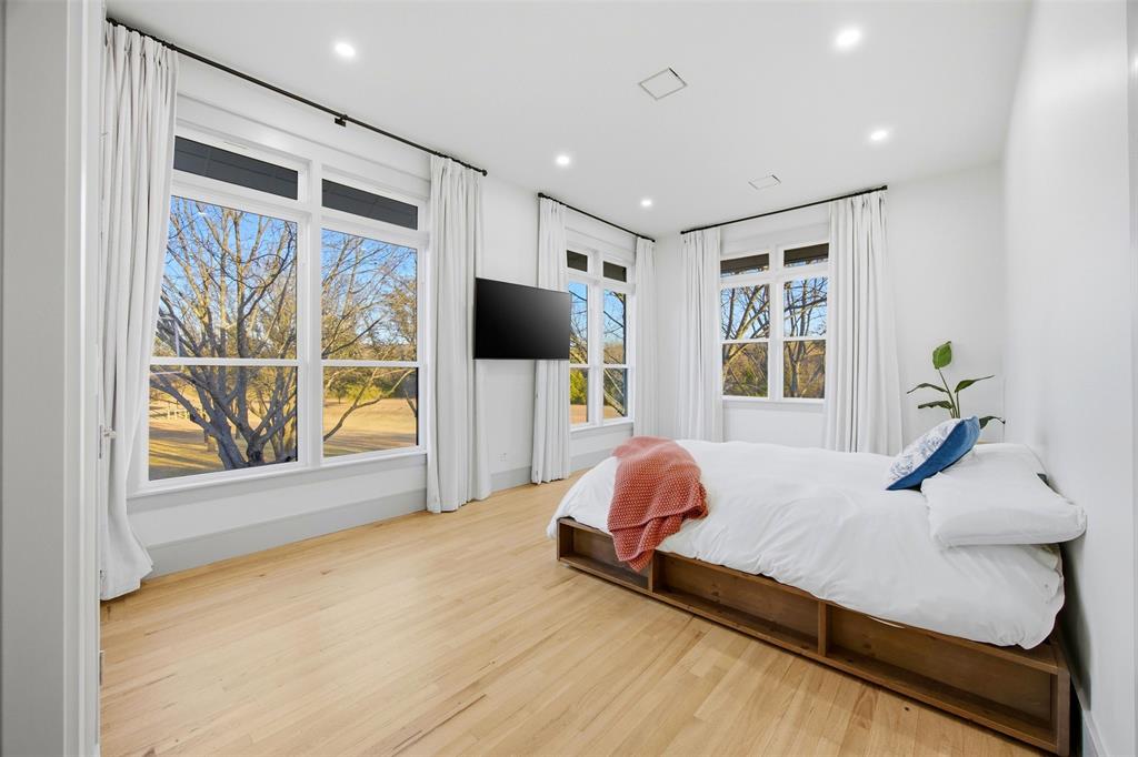 1000 West Wintergreen Road DeSoto, TX 75115 - Photo 33 of 40 a bed room with a bed and a window