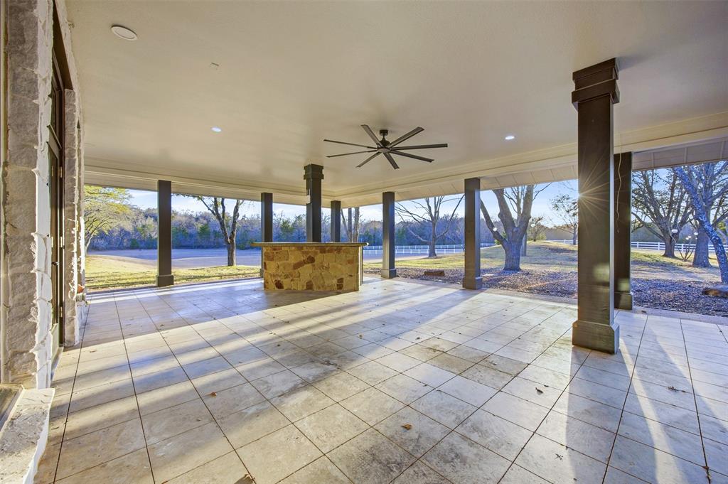 1000 West Wintergreen Road DeSoto, TX 75115 - Photo 35 of 40 a view of an empty room and window