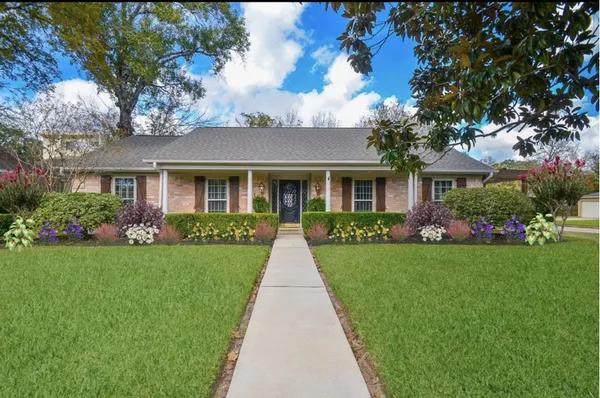 $2,400 | 13814 Lynnwood Lane, Sugar Land, TX 77498