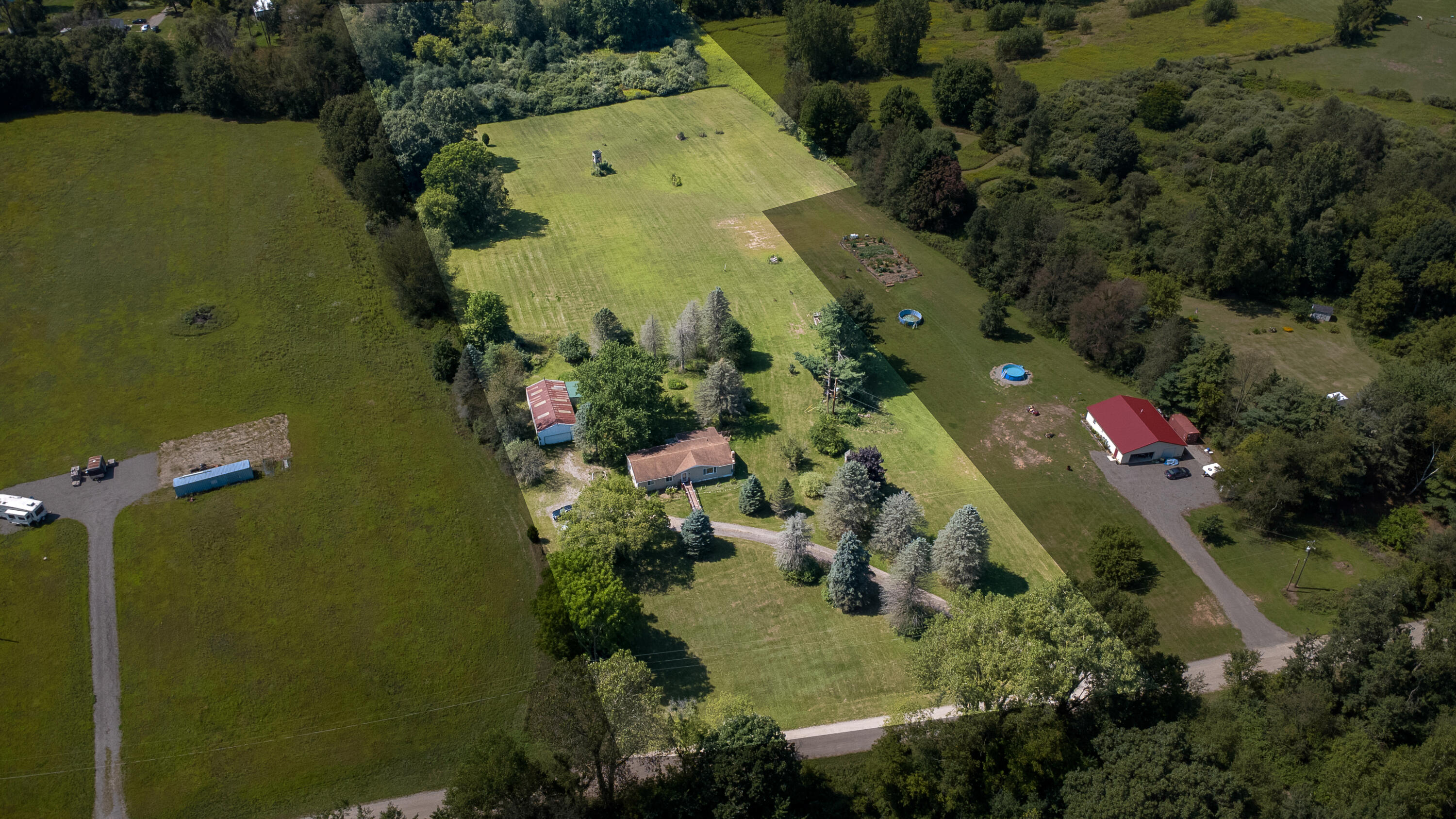 15601 Devonshire Pinckney, MI 48169 - Photo 28 of 33 DJI_0794-HDR-Edit