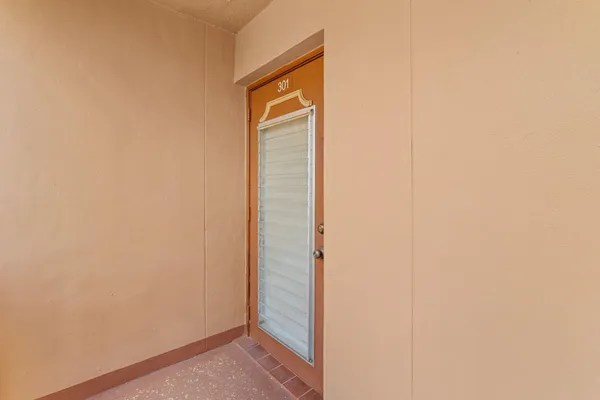 $129,900 | 9861 Sunrise Lakes Boulevard, Unit 301, Sunrise, FL 33322