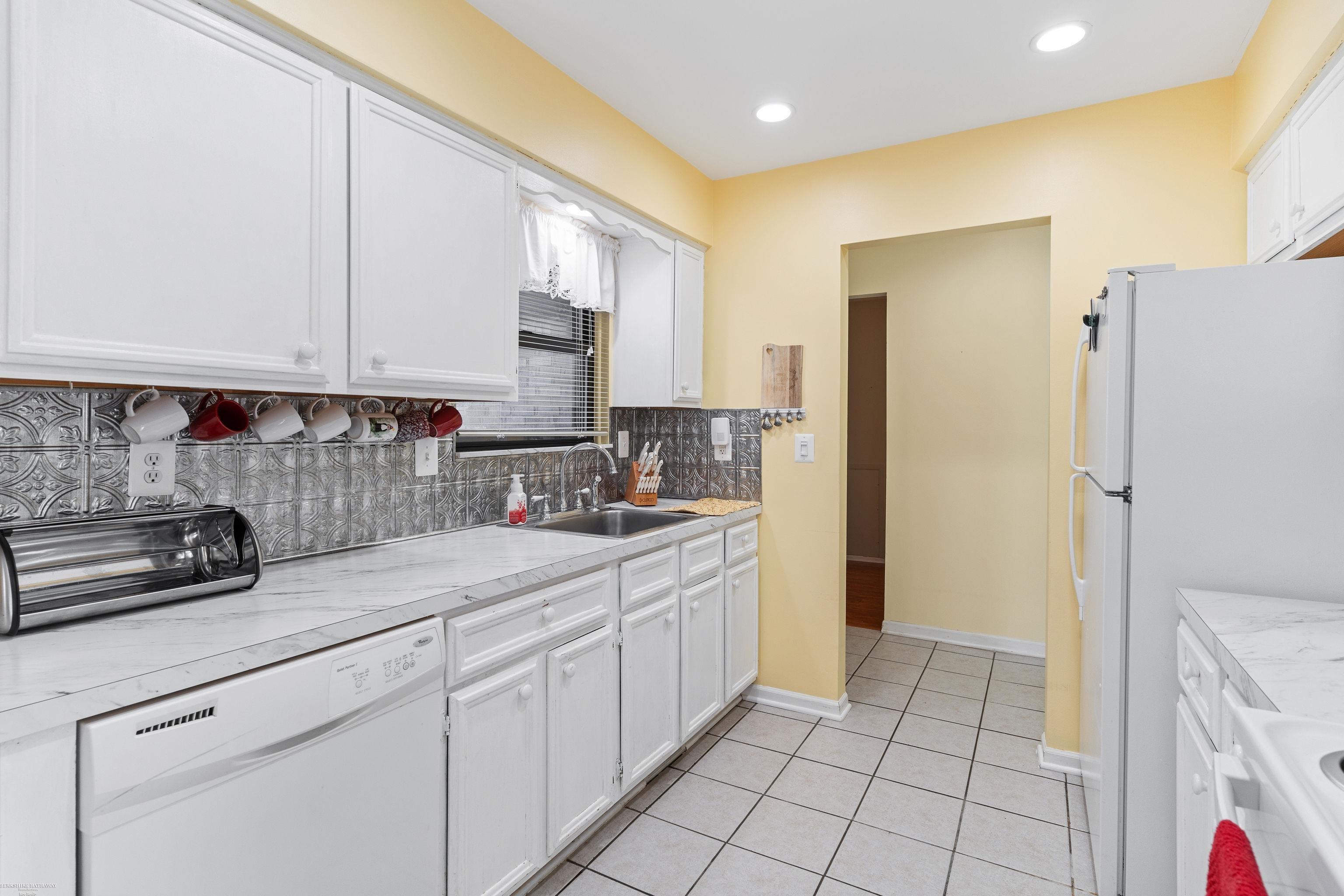 14392 East 14 Mile Road, Unit 13 Warren, MI 48088 - Photo 7 of 28 Gallery Image 7