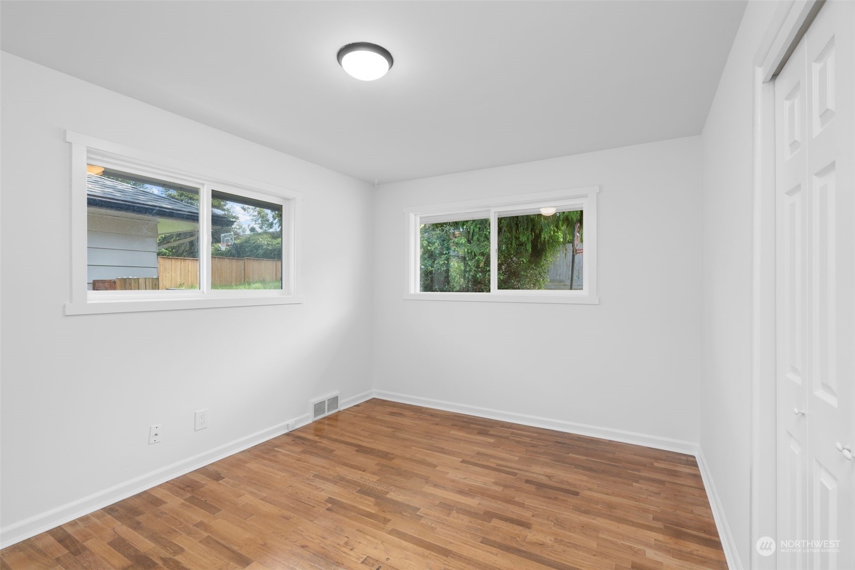 10249 Renton Avenue South Seattle, WA 98178 - Photo 12 of 31 Gallery Image 12