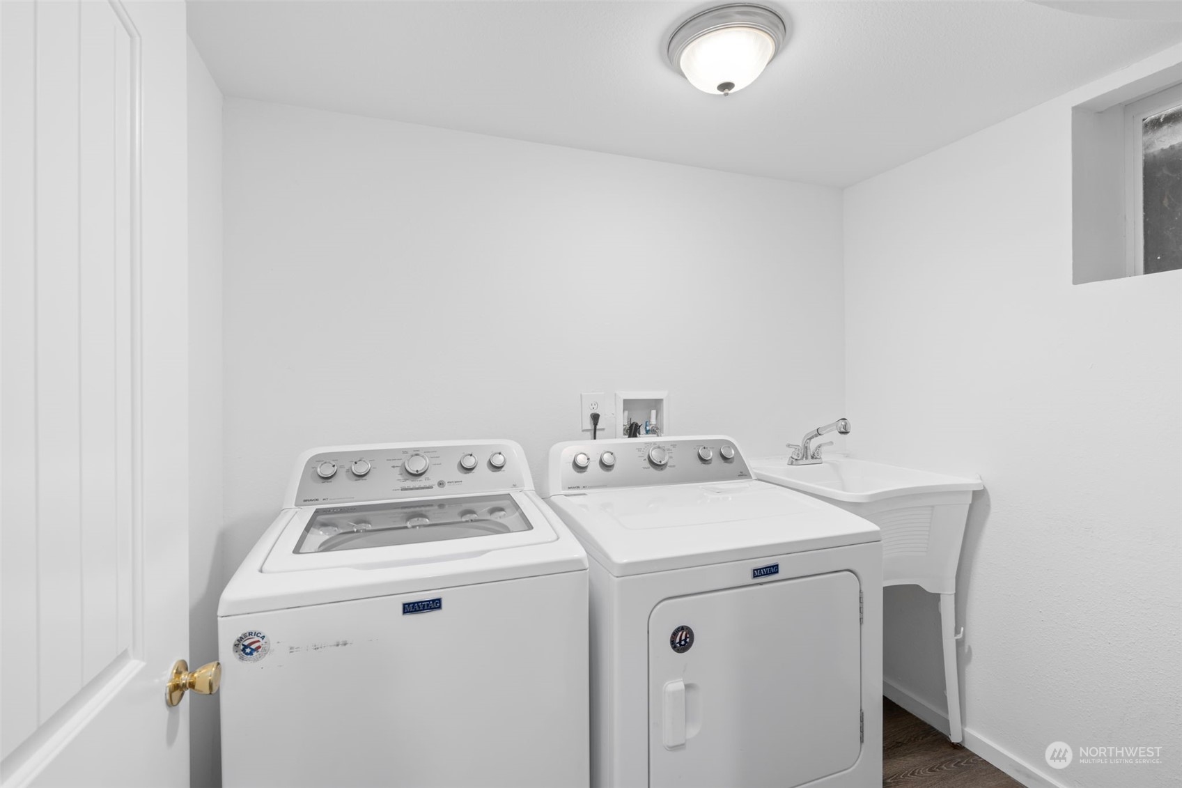 10249 Renton Avenue South Seattle, WA 98178 - Photo 15 of 31 Gallery Image 15