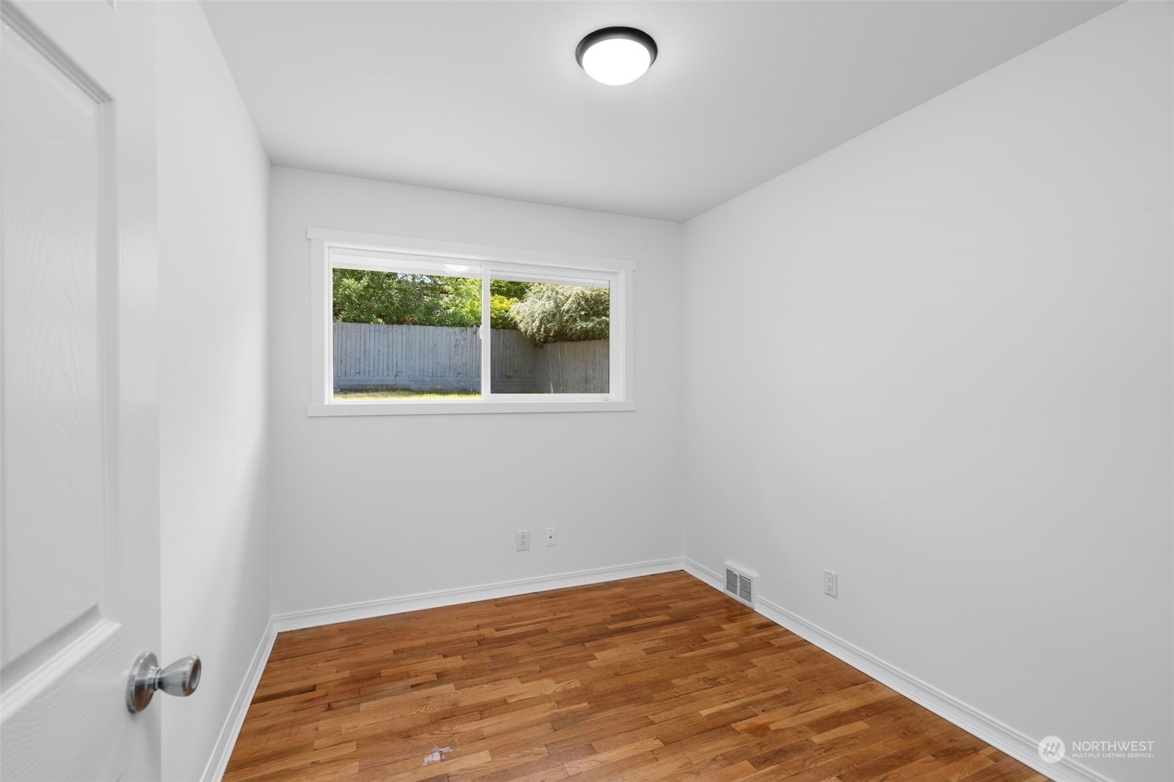10249 Renton Avenue South Seattle, WA 98178 - Photo 8 of 31 Gallery Image 8