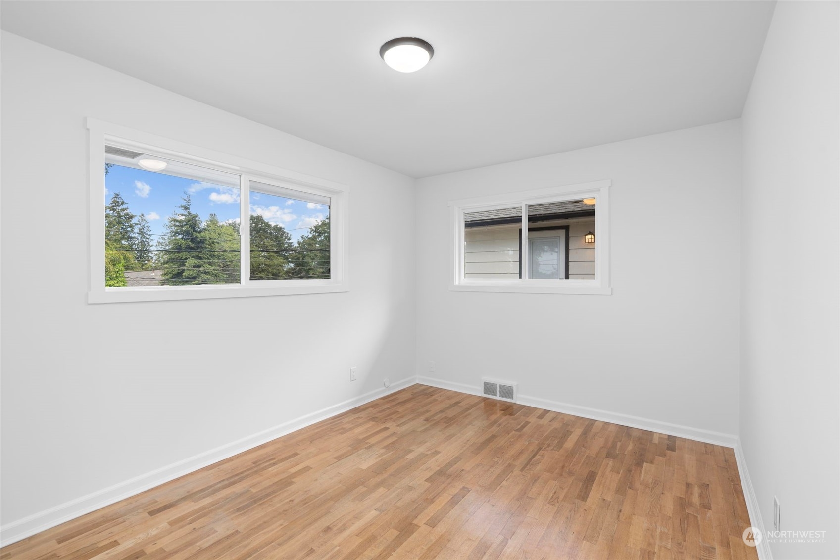 10249 Renton Avenue South Seattle, WA 98178 - Photo 10 of 31 Gallery Image 10