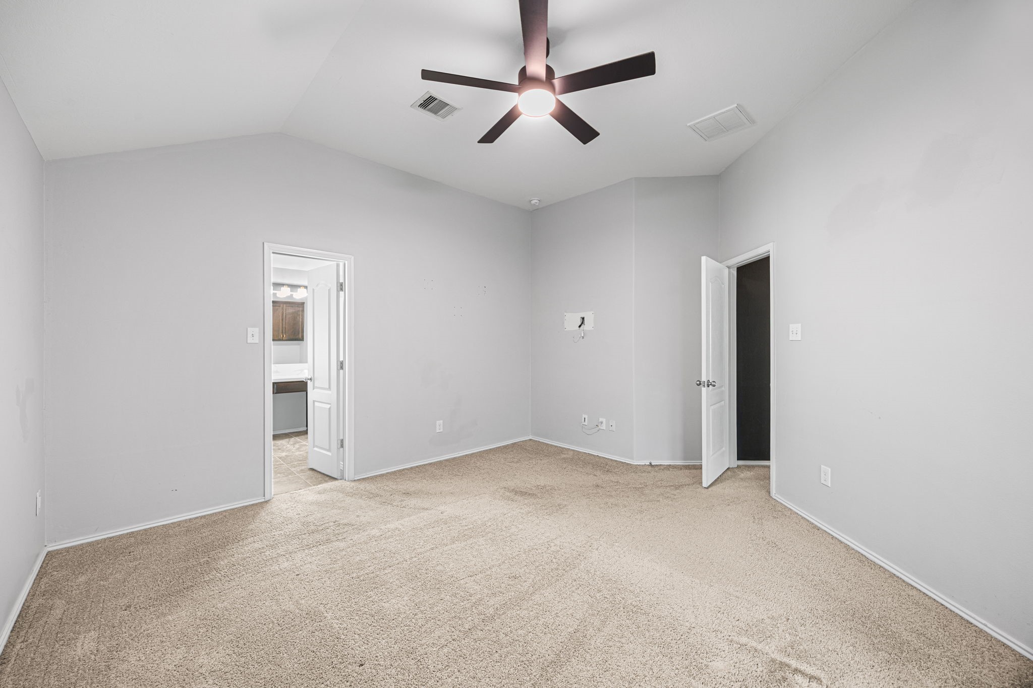 2211 Oak Rise Drive Conroe, TX 77304 - Photo 18 of 29 Spacious bedroom with ample natural light