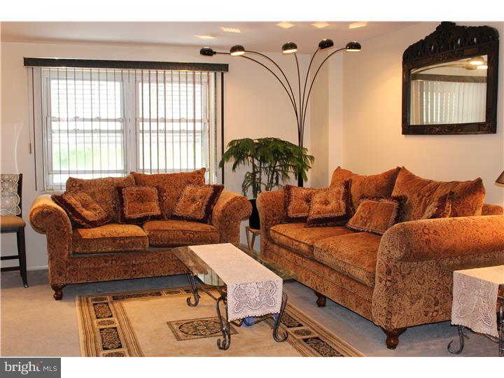 2730 Welsh Road Philadelphia, PA 19152 - Photo 4 of 21 Living Room