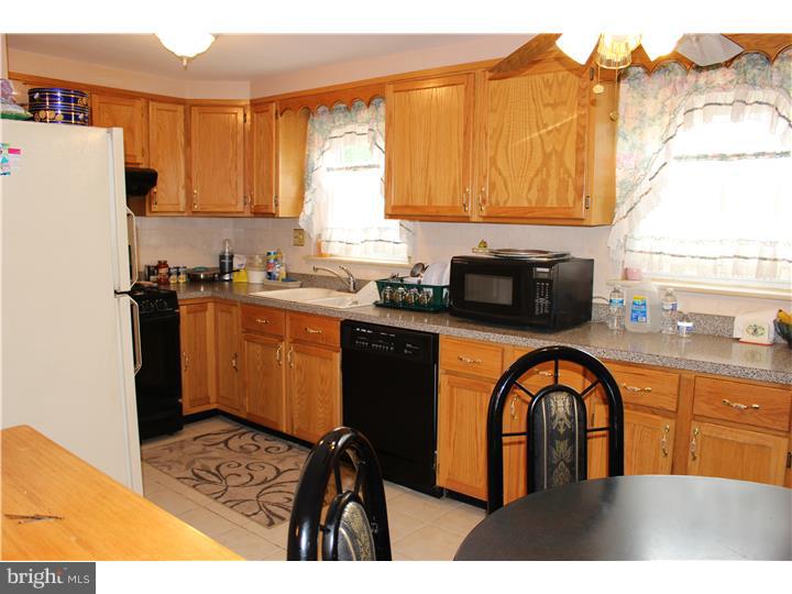 2730 Welsh Road Philadelphia, PA 19152 - Photo 7 of 21 Kitchen