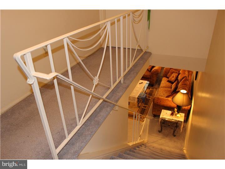 2730 Welsh Road Philadelphia, PA 19152 - Photo 10 of 21 Hallway