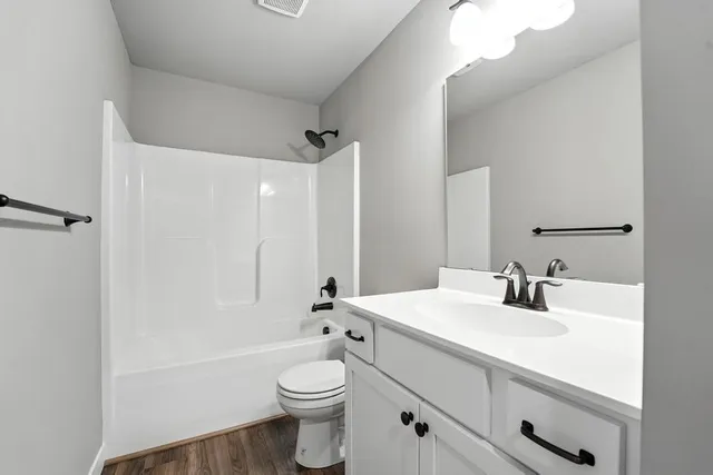 $390,000 | 12512 South Parkwood Lane, Lee's Summit, MO 64086