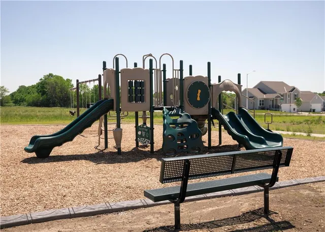 $390,000 | 12512 South Parkwood Lane, Lee's Summit, MO 64086