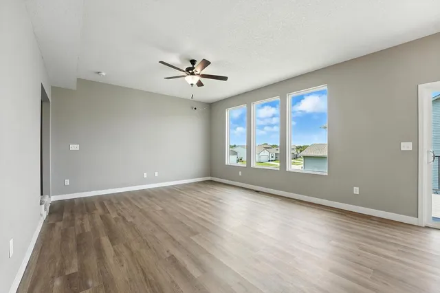 $390,000 | 12512 South Parkwood Lane, Lee's Summit, MO 64086