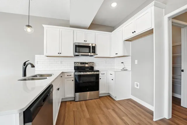 $390,000 | 12512 South Parkwood Lane, Lee's Summit, MO 64086