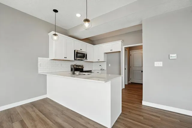 $390,000 | 12512 South Parkwood Lane, Lee's Summit, MO 64086