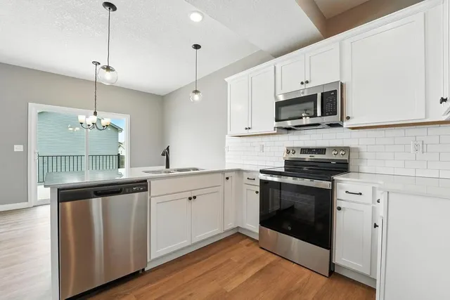 $390,000 | 12512 South Parkwood Lane, Lee's Summit, MO 64086