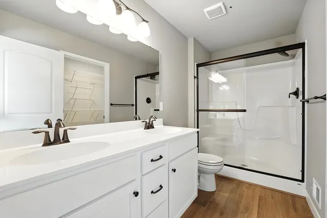 $390,000 | 12512 South Parkwood Lane, Lee's Summit, MO 64086