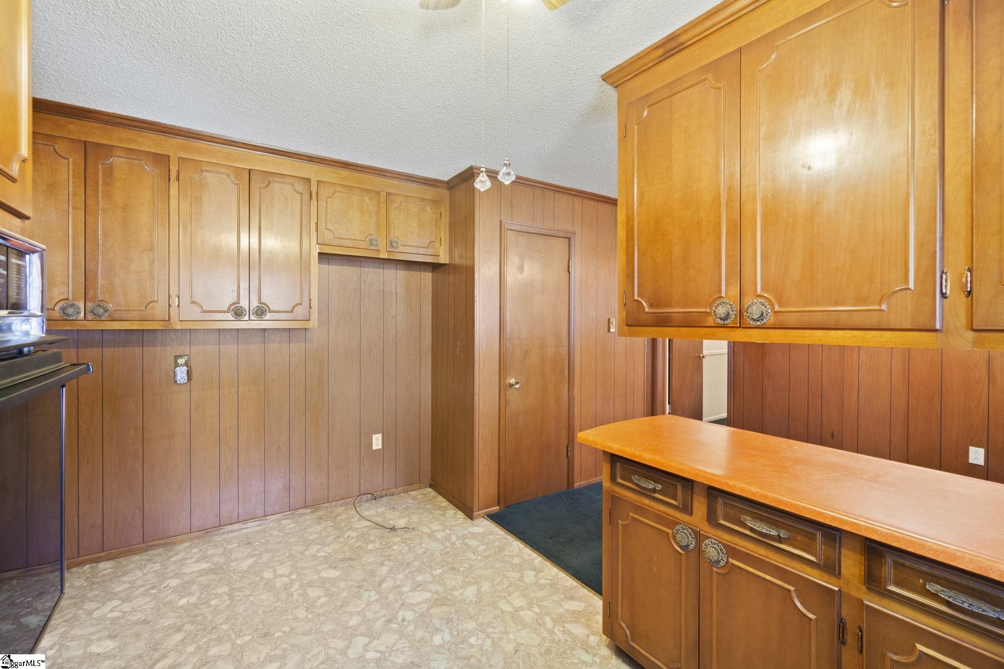 301 Park Road Belton, SC 29627 - Photo 8 of 31