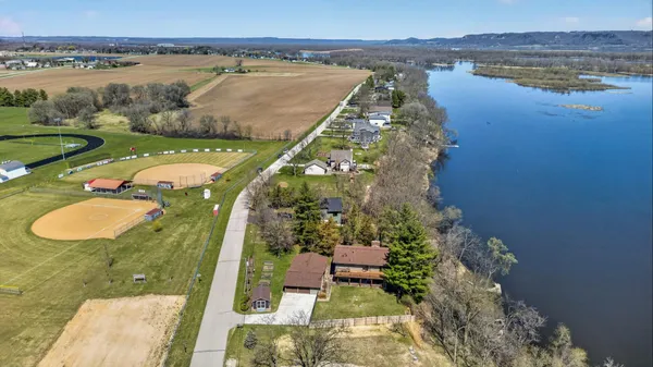 $445,000 | 67354 166th Avenue, Wabasha, MN 55981