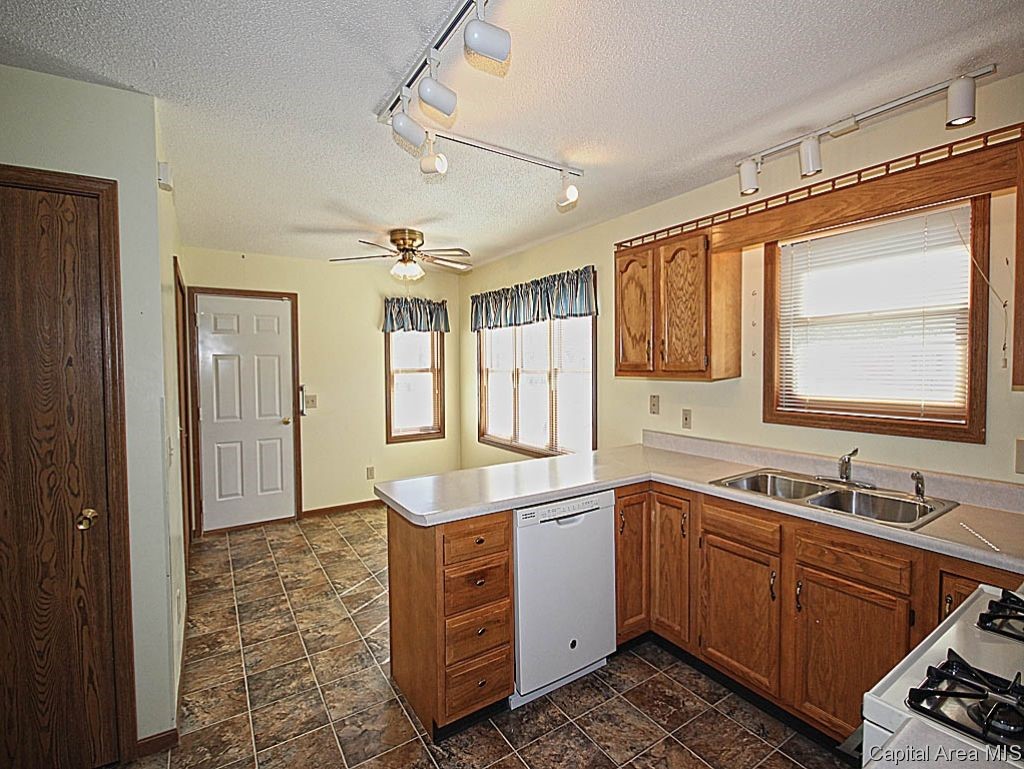 304 5 Forks Drive Springfield, IL 62711 - Photo 11 of 26 Gallery Image 11