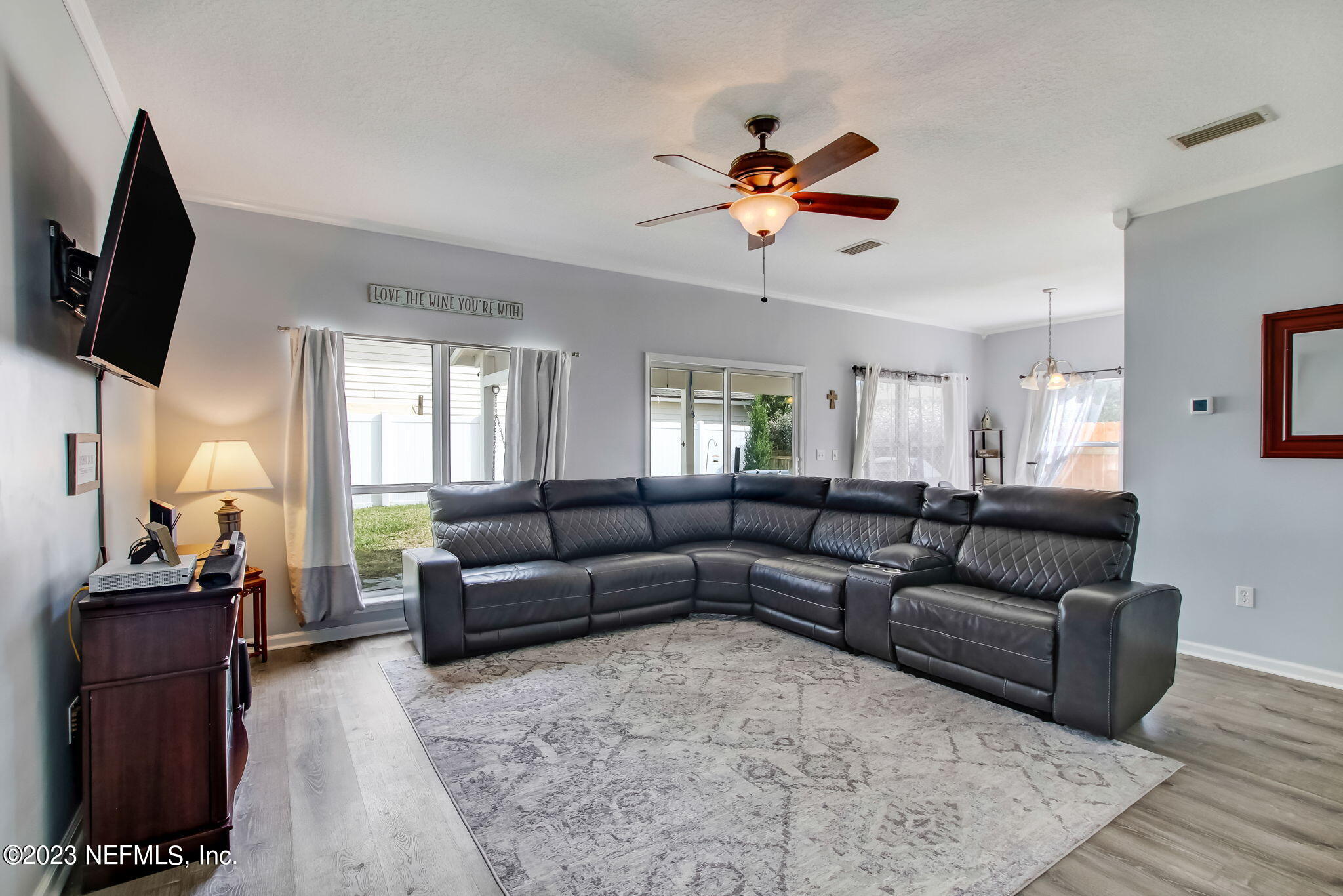 96054 Ridgewood Circle Fernandina Beach, FL 32034 - Photo 5 of 32 a living room with furniture and a flat screen tv