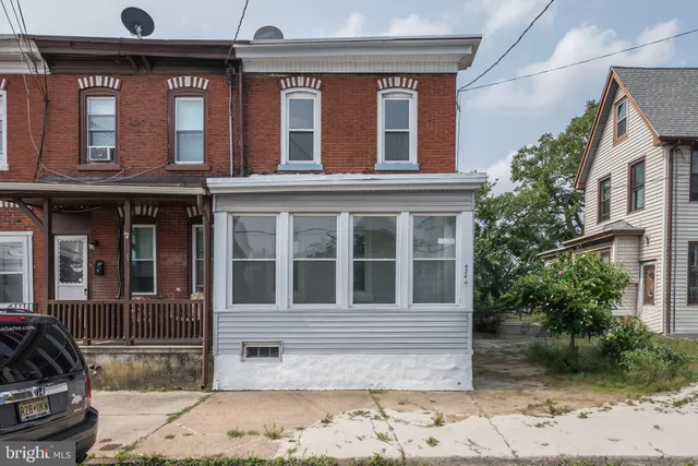 $235,900 | 424 Hunter Street, Gloucester City, NJ 08030