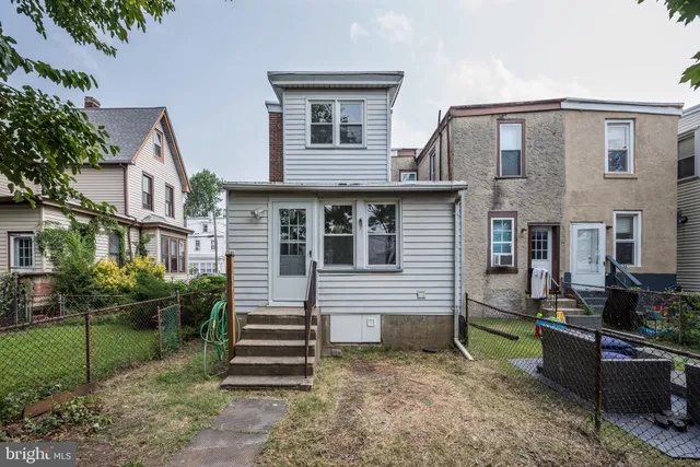 $235,900 | 424 Hunter Street, Gloucester City, NJ 08030