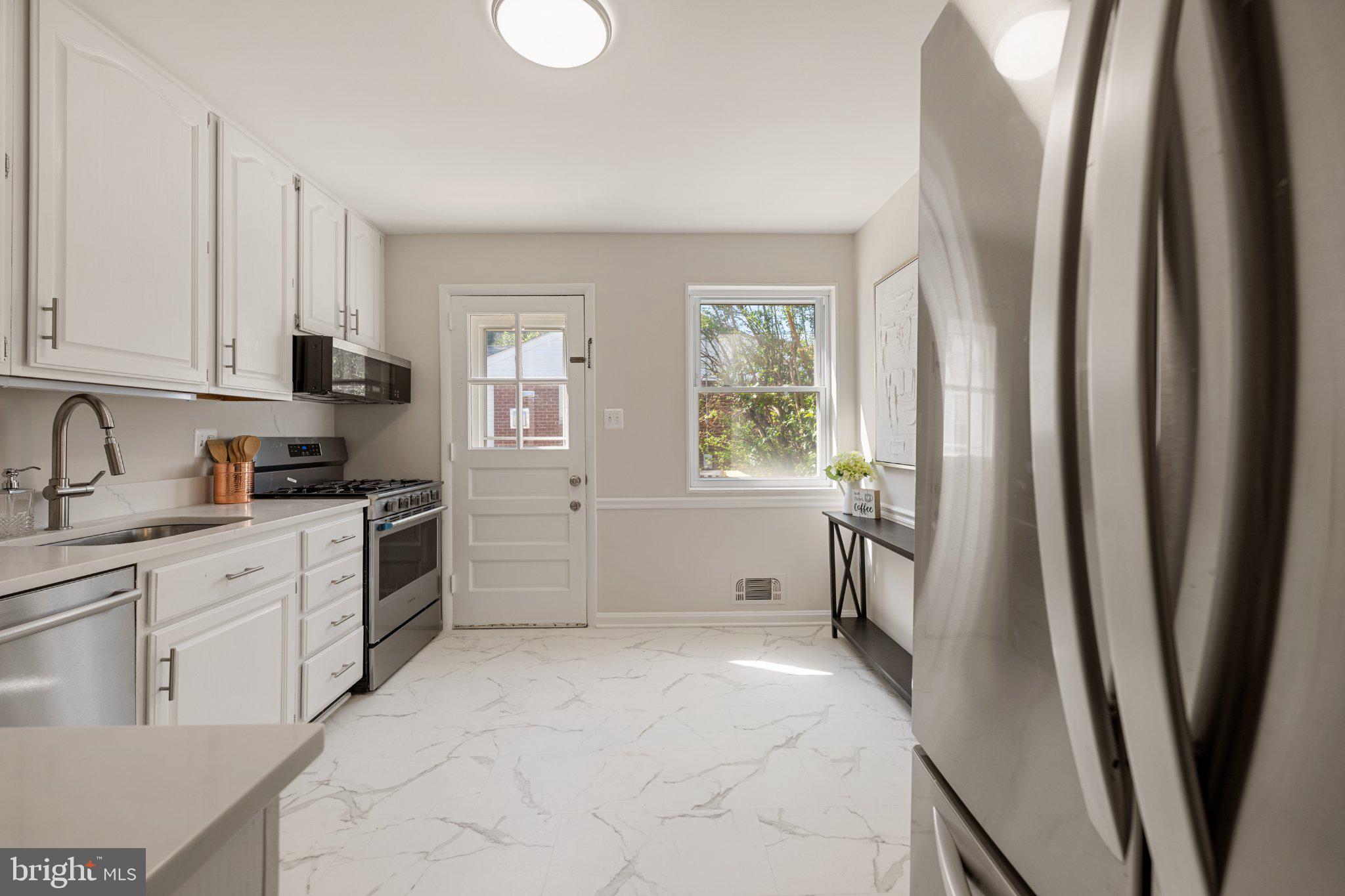 7214 Reservoir Road Springfield, VA 22150 - Photo 5 of 45 Spacious & Bright Updated Kitchen