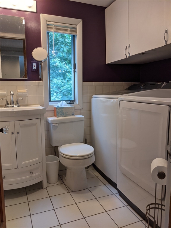 184 White Street, Unit 2 Belmont, MA 02478 - Photo 19 of 29 a bathroom with a toilet a sink and a window