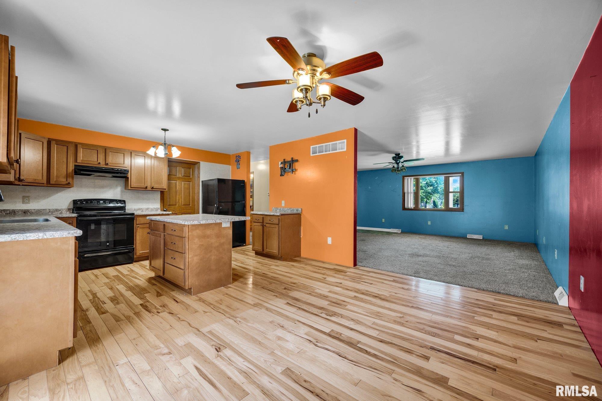 118 South Locust Street Williamsfield, IL 61489 - Photo 8 of 46