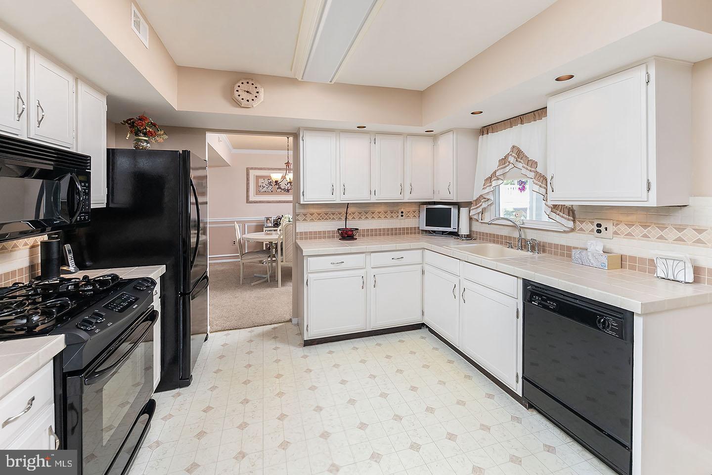 53 Manchester Road Sewell, NJ 08080 - Photo 6 of 31 Gallery Image 6