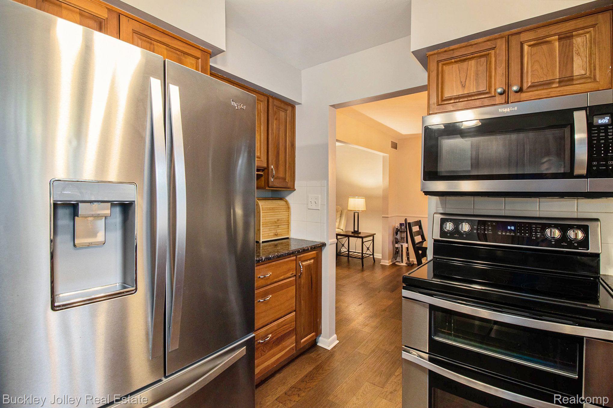 6399 Brighton Road Brighton, MI 48116 - Photo 3 of 36 Stainless Appliances