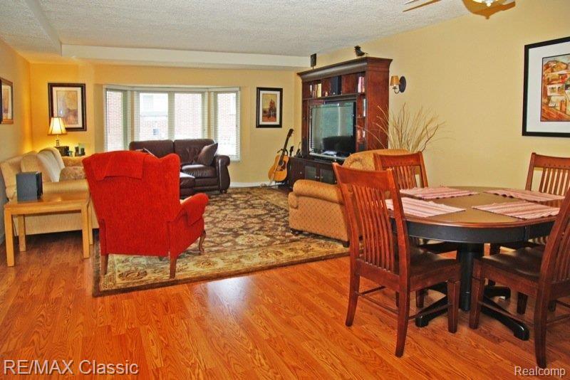 28253 Westerleigh Road Farmington, MI 48334 - Photo 15 of 24 Family Room