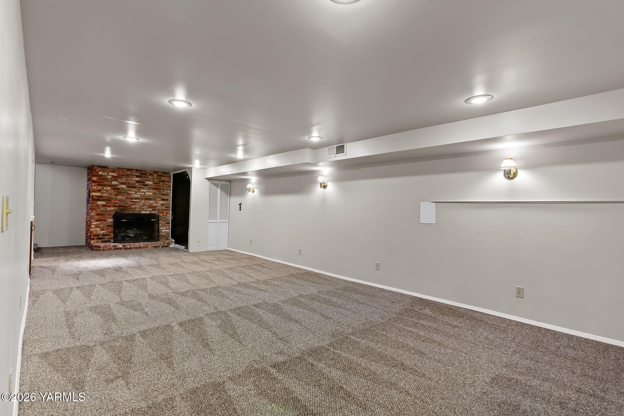 4211 Richey Road Yakima, WA 98908 - Photo 19 of 36 Lower Level Living Area