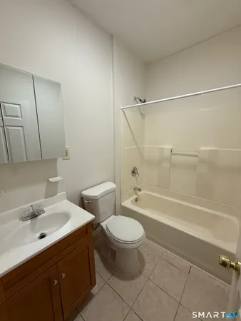 $1,650 | 834 Park Street, Unit 3W, Hartford, CT 06106