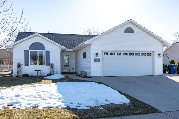 $335,000 | 286 Goldenrod Drive, Omro, WI 54963
