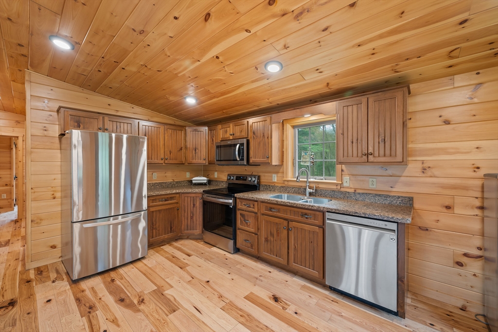 22 Carpenter Road Dudley, MA 01571 - Photo 10 of 32