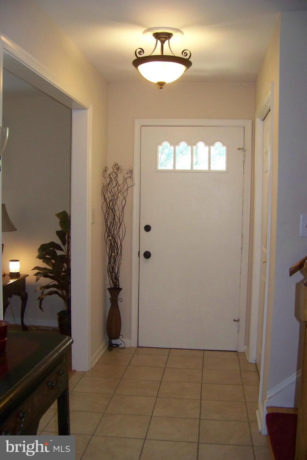90 Circle Road Pasadena, MD 21122 - Photo 19 of 21 Entrance Foyer