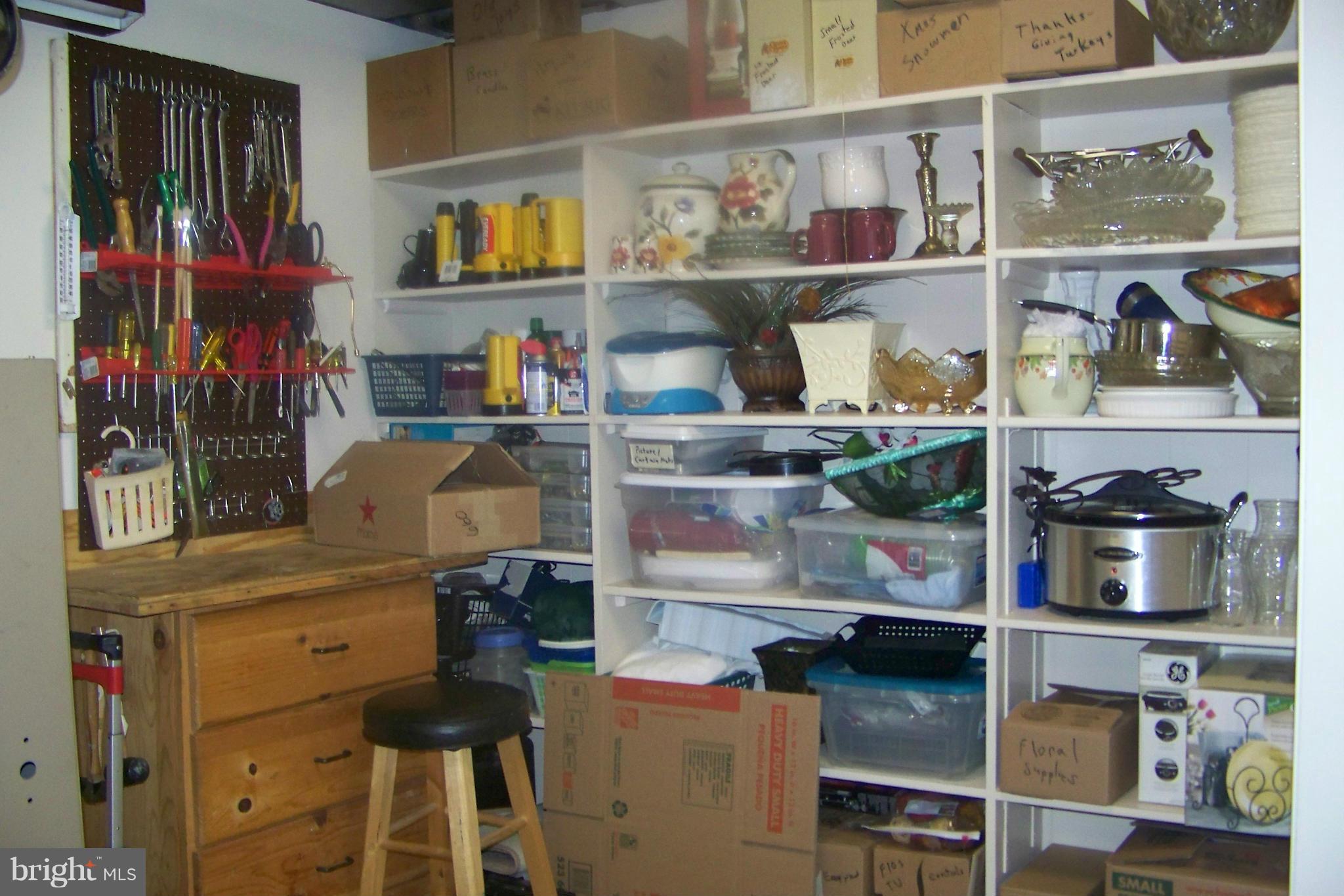 90 Circle Road Pasadena, MD 21122 - Photo 21 of 21 Work Areas & Storage