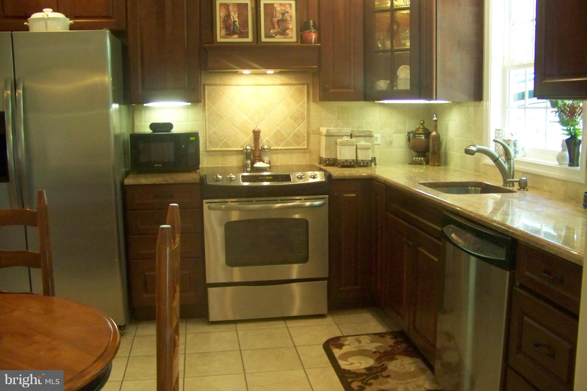 90 Circle Road Pasadena, MD 21122 - Photo 6 of 21 Kitchen