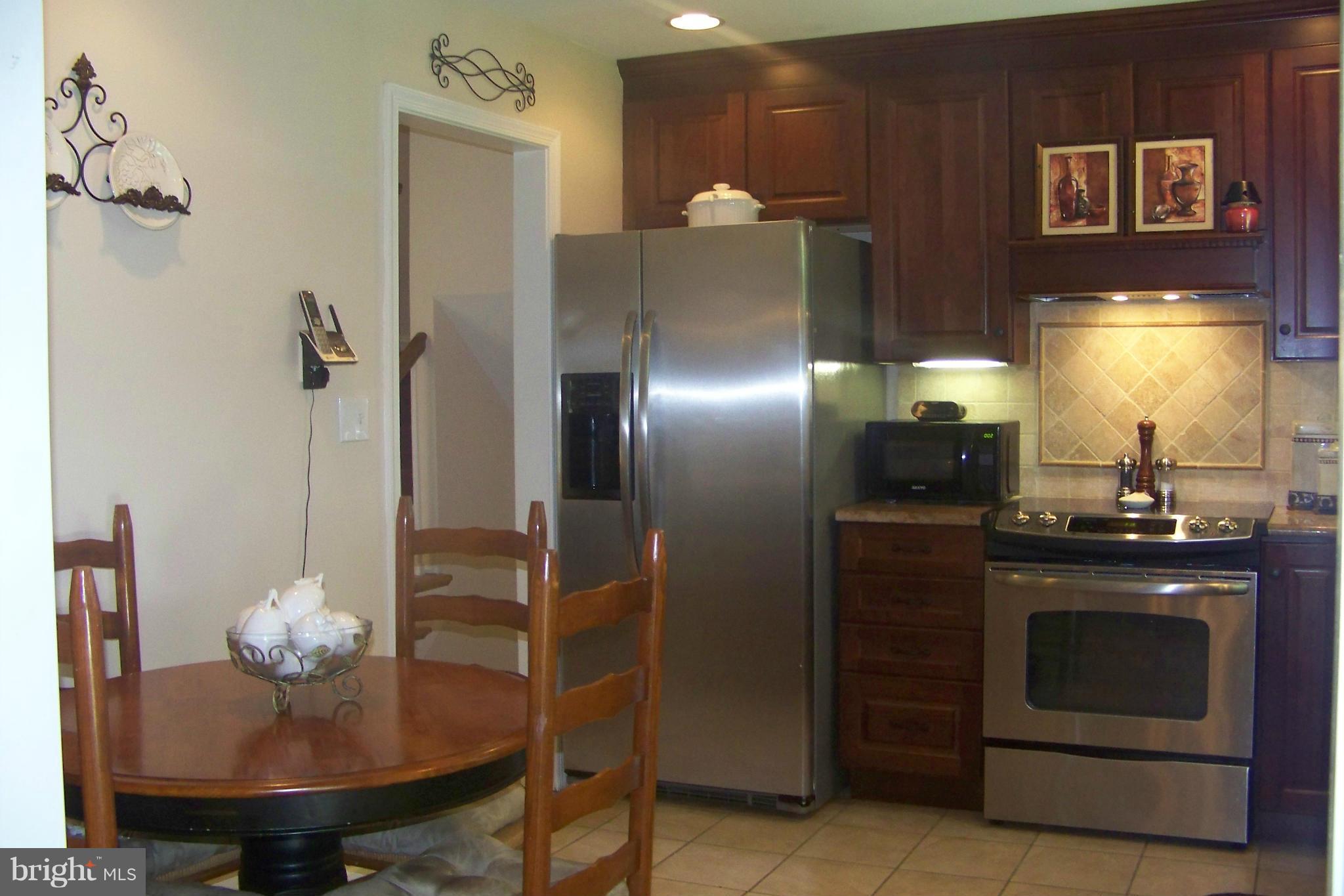 90 Circle Road Pasadena, MD 21122 - Photo 7 of 21 Eat-in Kitchen