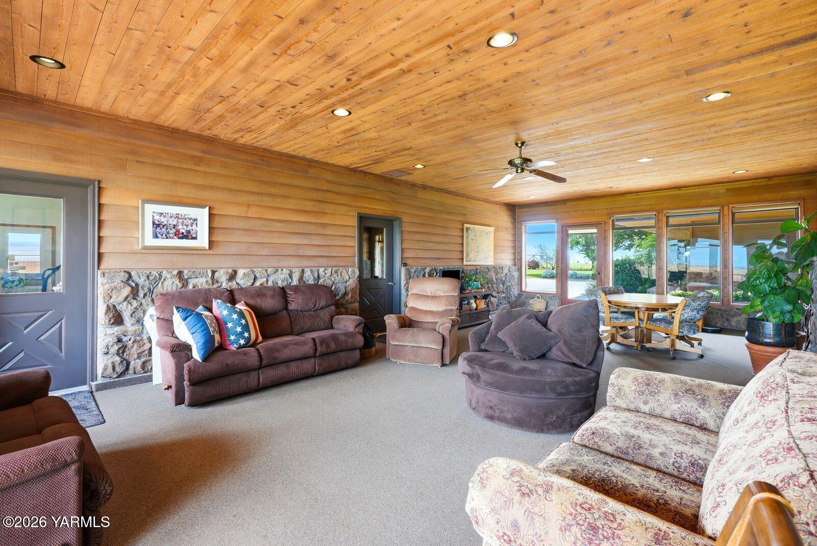 170732 Olsen Road Grandview, WA 98930 - Photo 38 of 58 36 Sitting Room
