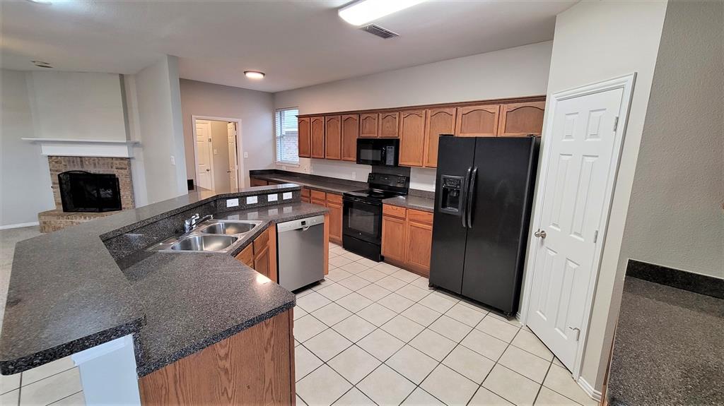 3408 Columbus Street Gainesville, TX 76240 - Photo 6 of 26