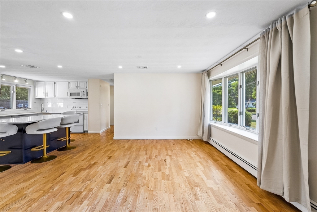 58 Cynthia Road Framingham, MA 01701 - Photo 5 of 42 Gallery Image 5