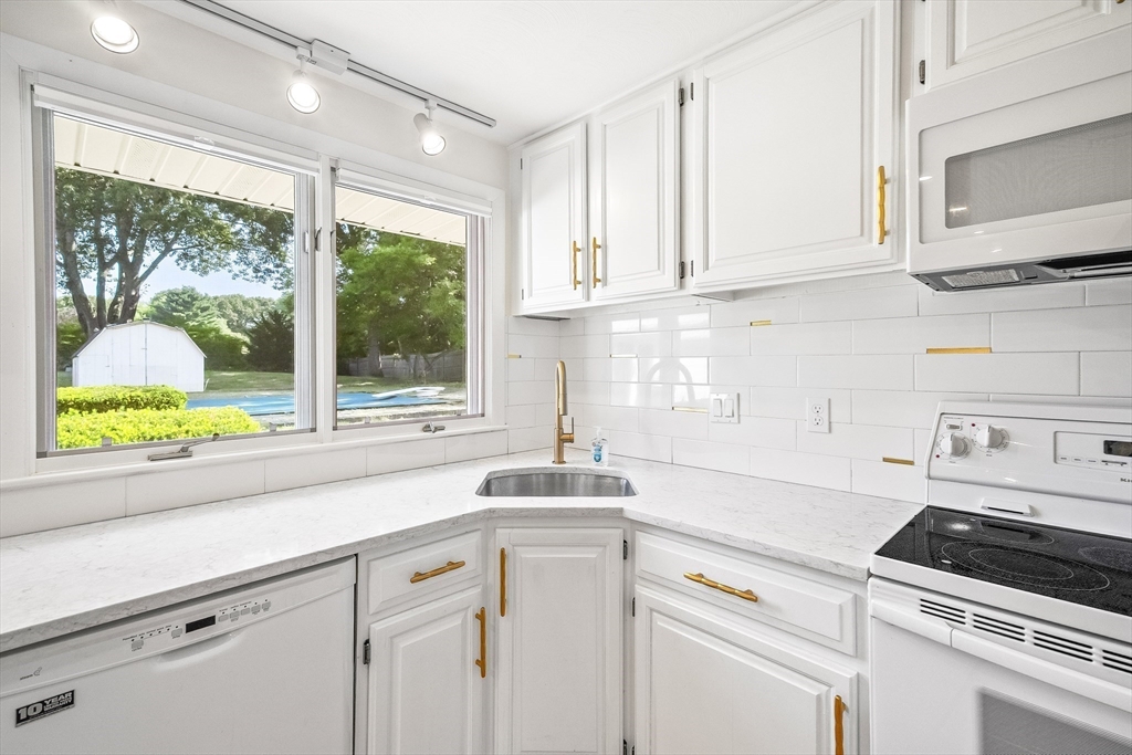 58 Cynthia Road Framingham, MA 01701 - Photo 10 of 42 Gallery Image 10