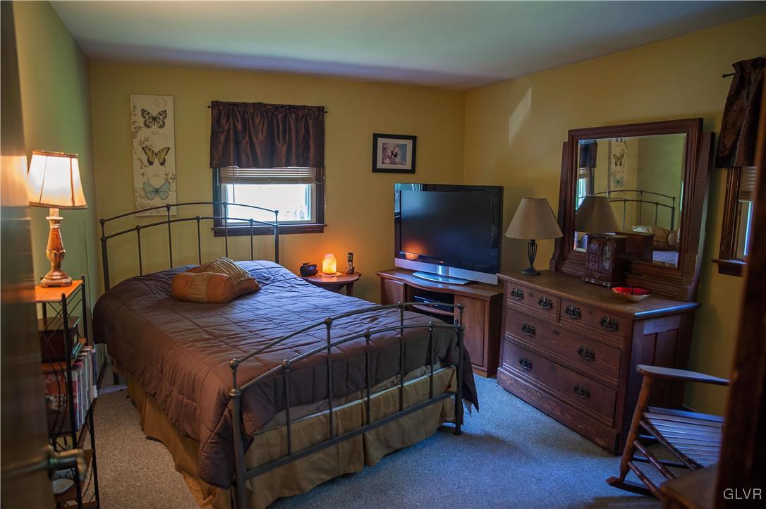 306 Deer Run Road Bechtelsville, PA 19505 - Photo 11 of 29 2nd bedroom