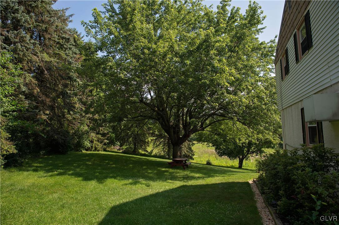 306 Deer Run Road Bechtelsville, PA 19505 - Photo 29 of 29 Side yard