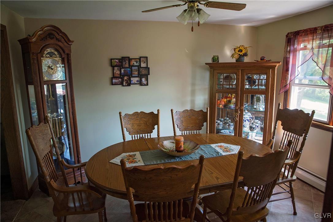 306 Deer Run Road Bechtelsville, PA 19505 - Photo 3 of 29 Dining room
